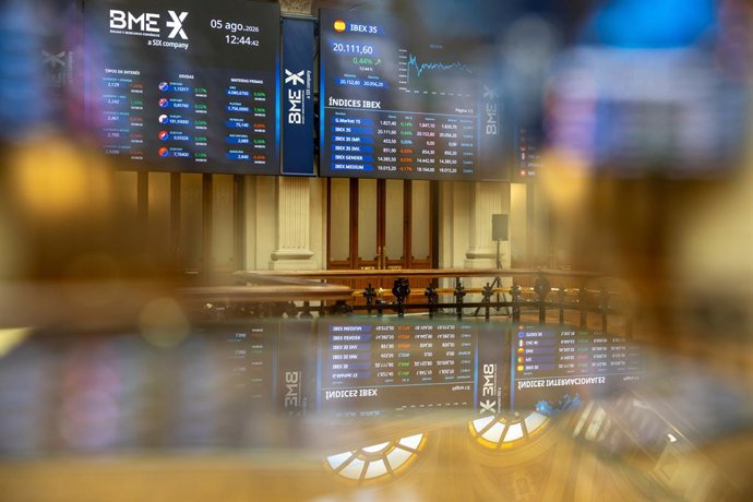 Pantalla con datos del Ibex en el Palacio de la Bolsa de Madrid, a 5 de agosto de 2026, en Madrid (España). 
