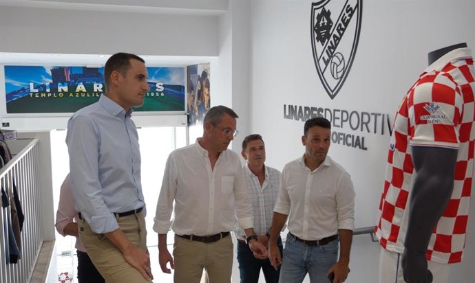 Visita a la sede del Linares Deportivo