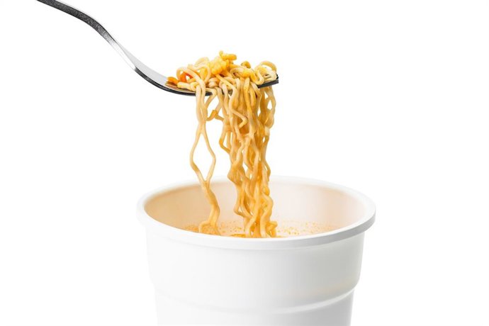 Archivo - La AESAN alerta del etiquetado incorrecto de un alérgeno en lotes de fideos asiáticos de 'Kania' al no incluir la leche
