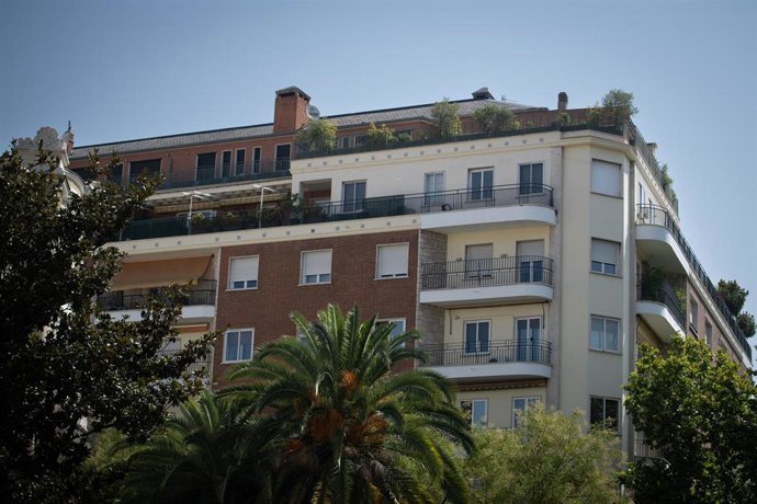 Fachada del ático en el barrio de Chamberí adquirido por la Comunidad de Madrid, a 30 de julio de 2026, en Madrid (España). La Comunidad de Madrid ha decidido vender el ático de Chamberí adquirido por el Gobierno regional para "ayudar en la reconstrucción