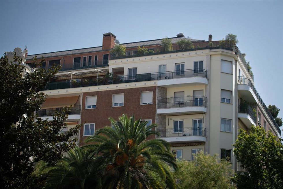 Fachada del ático en el barrio de Chamberí adquirido por la Comunidad de Madrid, a 30 de julio de 2026, en Madrid (España). La Comunidad de Madrid ha decidido vender el ático de Chamberí adquirido por el Gobierno regional para "ayudar en la reconstrucción
