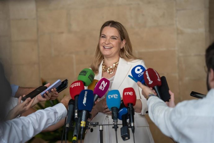 La presidenta de Baleares, Marga Prohens, durante una audiencia con el rey Felipe VI en el Palacio Real de la Almudaina, a 24 de julio de 2026, en Palma de Mallorca, Baleares (España).