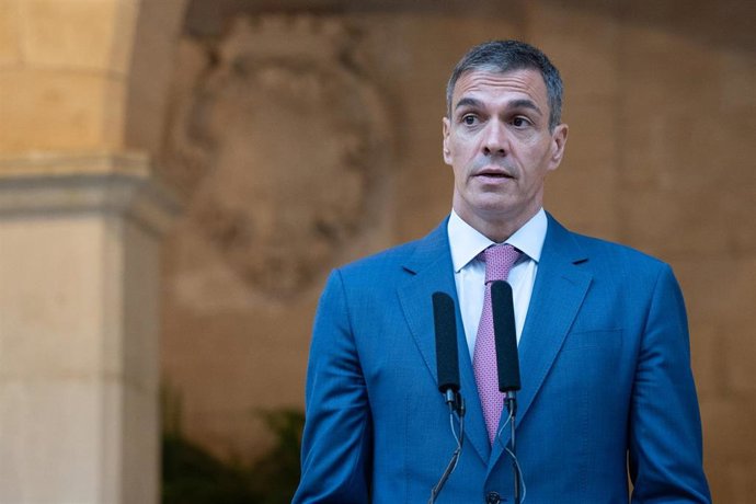 El presidente del Gobierno, Pedro Sánchez, comparece ante los medios de comunicación tras su despacho con el Rey Felipe VI, en el Palacio Real de la Almudaina, a 29 de julio de 2026, en Palma de Mallorca, Baleares (España).