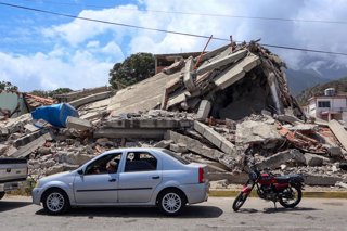 July 30, 2026, La Guaira, Venezuela (Bolivarian Republic of: CARABALLEDA, LA GUAIRA, VENEZUELA - JULY 30, 2026: Heavy machinery operates in the Caraballeda and Los Corales sectors of La Guaira state as crews carry out debris removal, sanitation work and g