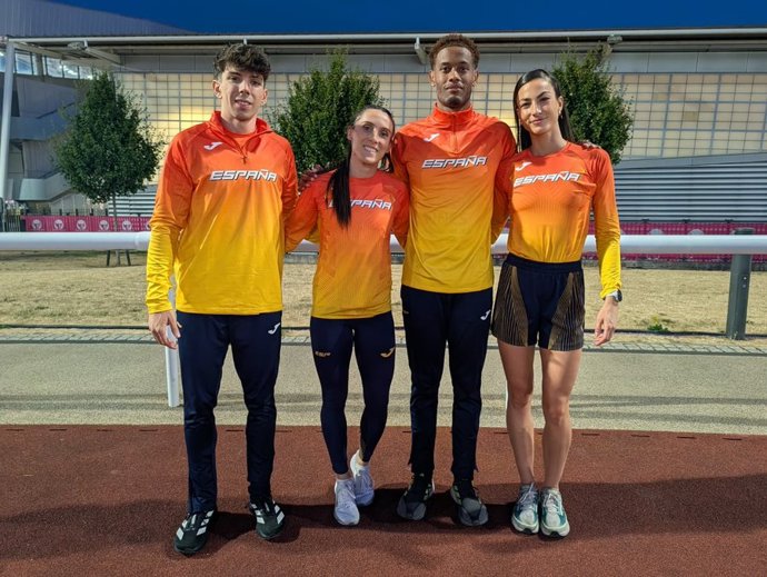 David García Zurita, Paula Sevilla, Asabu Pinés y Blanca Hervás, relevo español mixto de 4x400