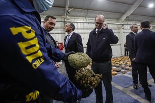 Santiago, 10 de Agosto de 2026.  Autoridades se refieren a dos exitosos procedimientos realizados por el equipo del Modelo Territorial Cero de la Brigada de Investigacion Criminal Huechuraba que permitieron la incautacion de 829 kilos de drogas, entre