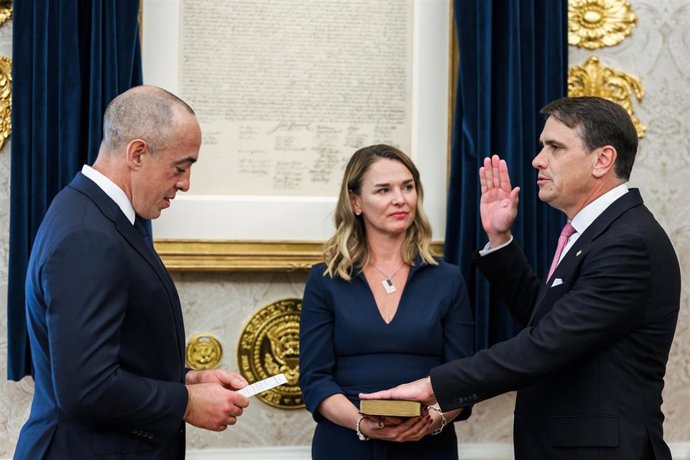 El nuevo fiscal general de Estados Unidos, Todd Blanche, durante la jura de su cargo en el Despacho Oval