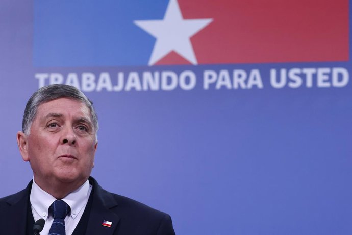 Santiago 10 de agosto 2026. El biministro del interior y vocero de gobierno, Claudio Alvarado, realiza un punto de prensa en el Palacio de La Moneda. Dragomir Yankovic/Aton Chile