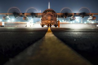 Archivo - May 2, 2023 - Camp Lemonnier, Djibouti - A U.S. Marine Corps KC-130J Super Hercules assigned Marine Aerial Refueler Transport Squadron 352 (VMGR-352), prepares for takeoff at Camp Lemonnier, Djibouti, May 2, 2023. VMGR-352 provides both fixed-wi