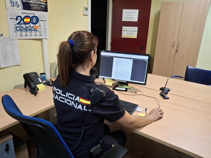 Agente de la Policía Nacional.