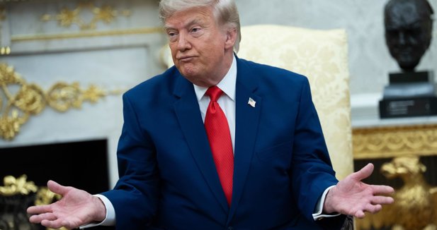Trump extiende la suspensión de la 'Ley Jones' para garantizar el acceso a "recursos esenciales"