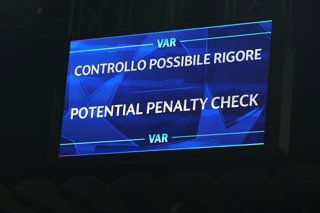 Archivo - 09 December 2025, Italy, Milan: A general view as a VAR check takes place before Liverpool being awarded a penalty kick during the UEFA Champions League soccer match between Inter Milan and Liverpool at the San Siro. Photo: Fabrizio Carabelli/PA