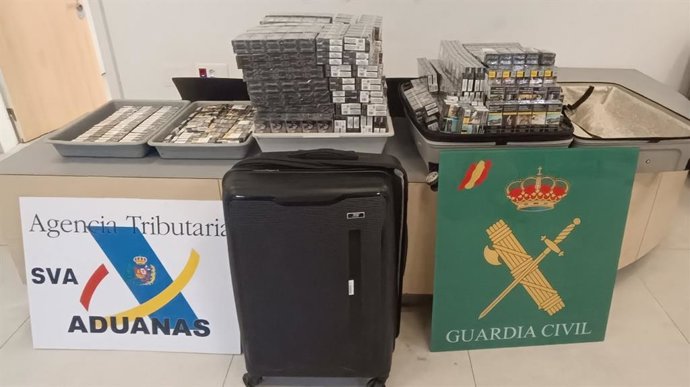 Intervienen en el aeropuerto de Eivissa 2.100 cajetillas de tabaco de contrabando.