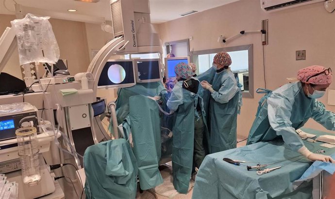 La Unidad de Litiasis y Endourología del Clínico San Cecilio supera los 450 procedimientos en 2025