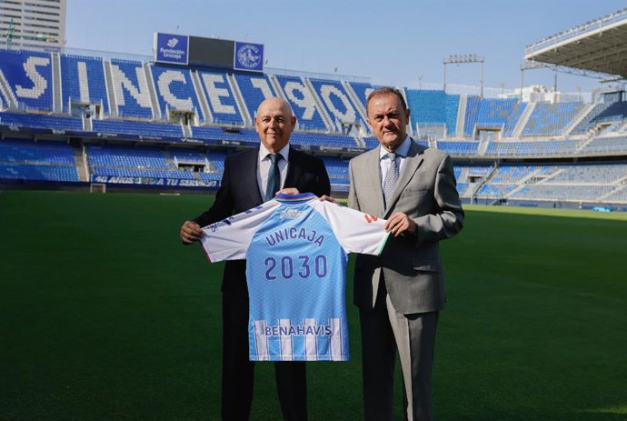 El director de Comunicación e Imagen de Unicaja, Fernando Ríos, y el administrador judicial del Málaga CF, José María Muñoz.