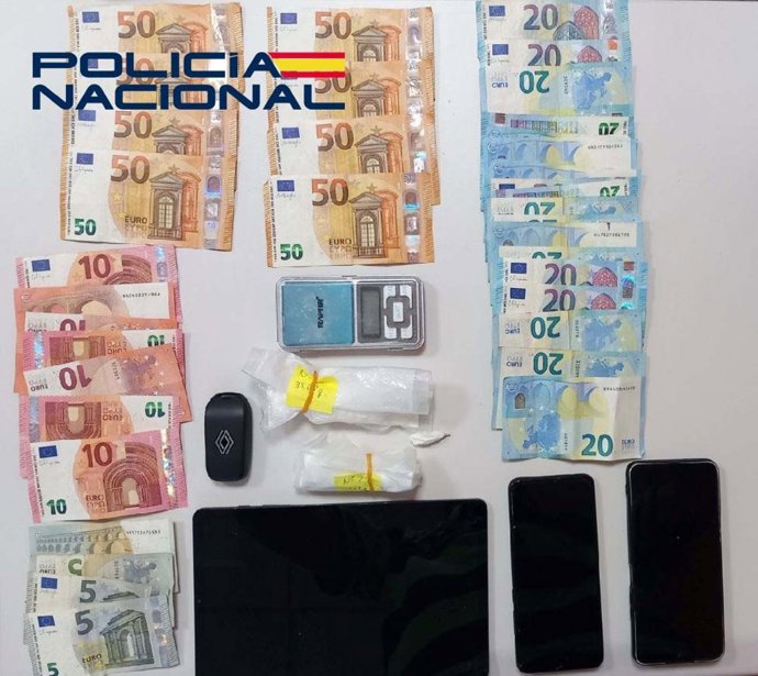 Efectos intervenidos en una operación policial en Cáceres