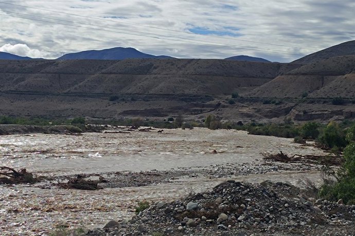 Vallenar 21 de julio 2026. Vista general del puente Maitencillo del Río Huasco de Vallenar en medio de la emergencia por el sistema frontal. Claudio Lopez/Aton Chile