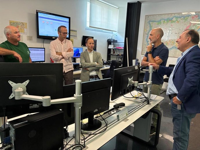 Visita de Erik Domínguez al 112 y al Centro Operativo del Infoca