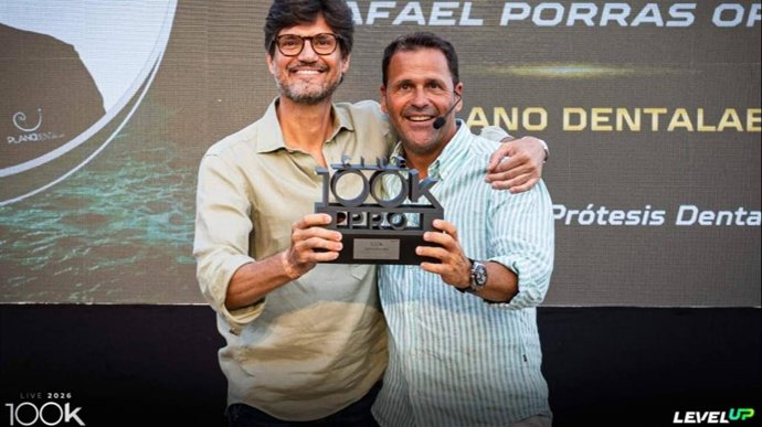 El protésico dental cordobés Rafael Porras entra en el Club 100K con Plano Dentalab