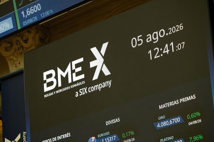 Pantalla con datos del Ibex en el Palacio de la Bolsa de Madrid, a 5 de agosto de 2026, en Madrid (España). 