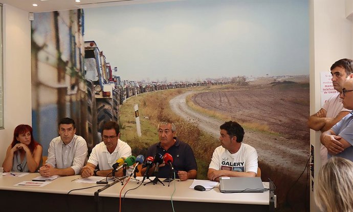 Miembros de la Comisión Permanente de UAGR con su presidente, Roberto Salinas