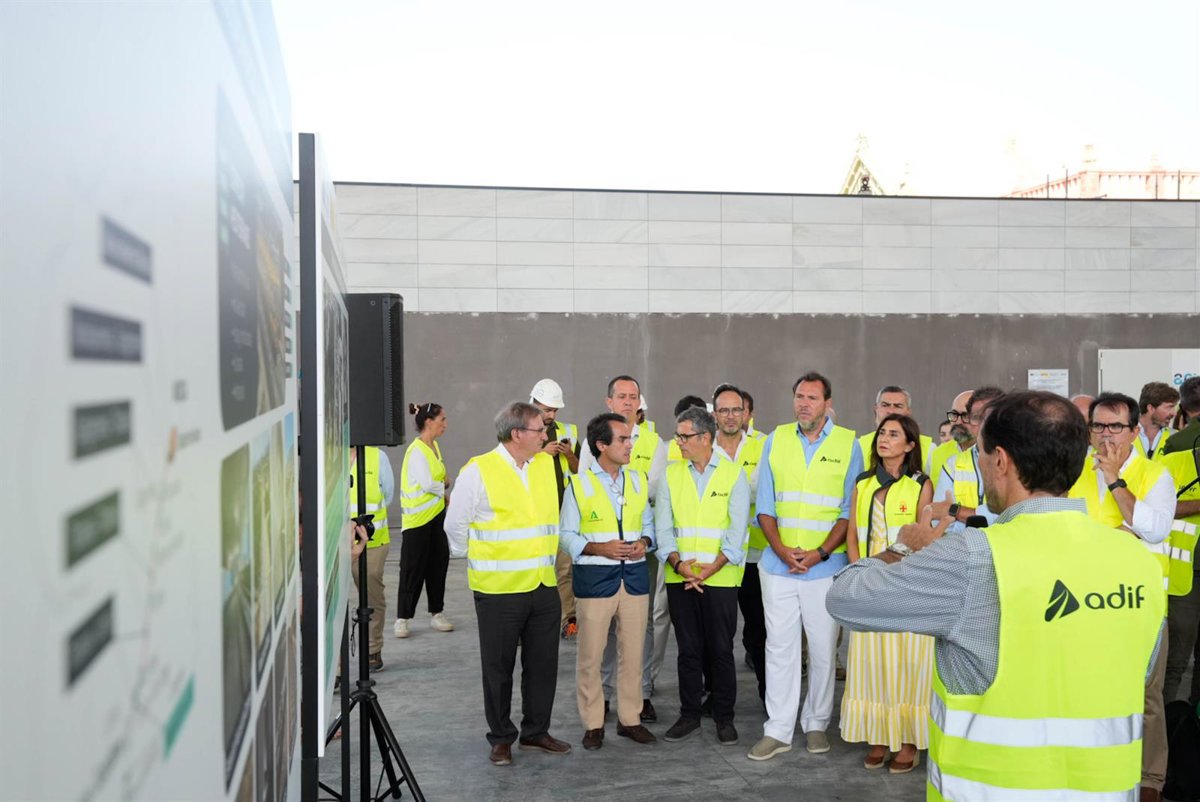 Óscar Puente destaca que las obras de la nueva estación intermodal de Almería están  muy avanzadas : Una pieza esencial 