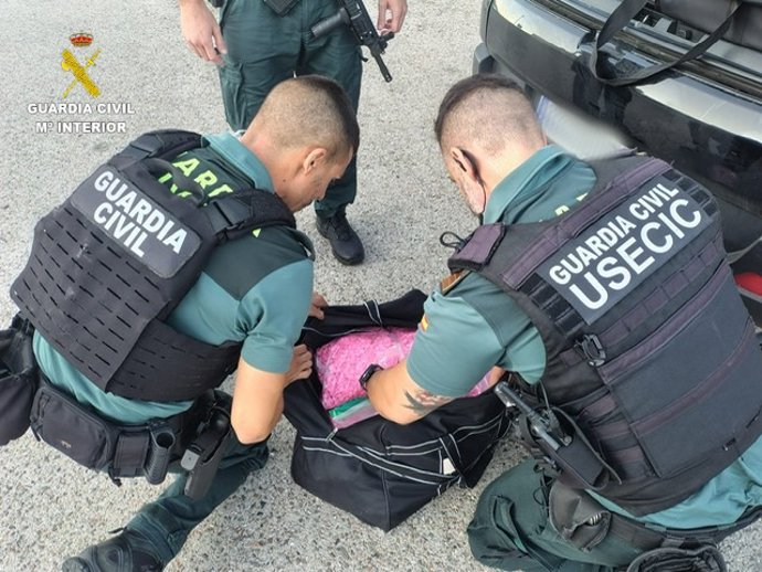 La Guardia Civil intervino 86,024 quilos de drogas sintéticas en La Jonquera (Girona).