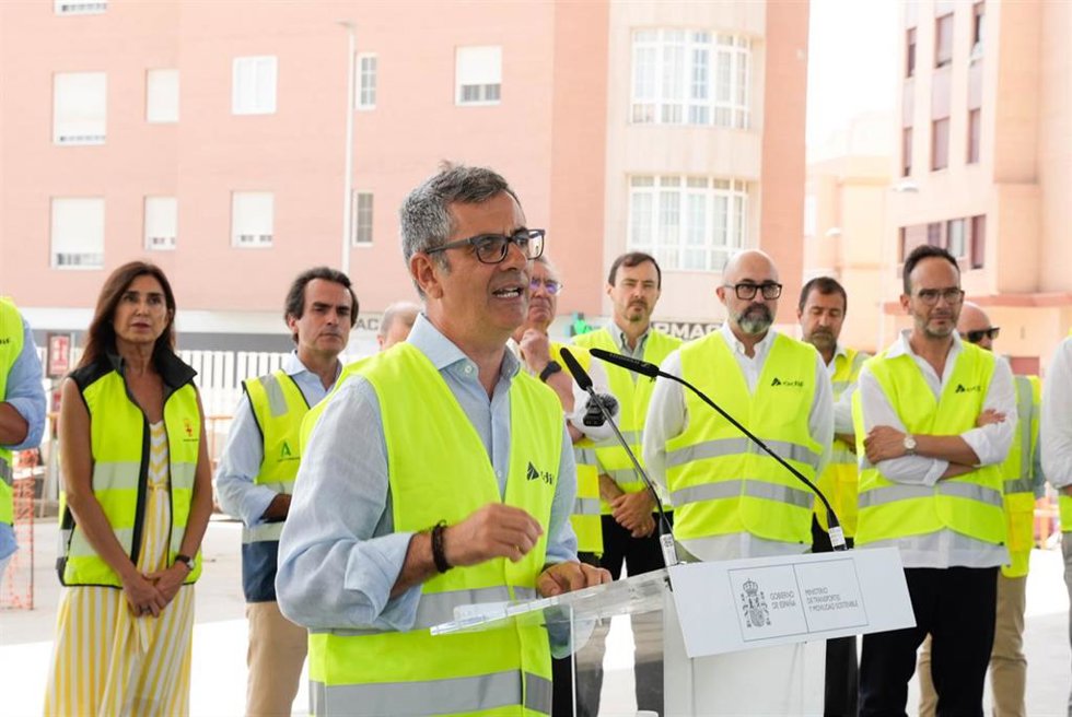 El ministro de la Presidencia, Justicia y Relaciones con las Cortes, Félix Bolaños, interviene tras visitar las obras de la Estación Intermodal de Almería.