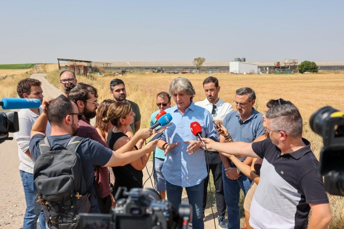 Martínez critica el  retraso  en las  escasas  medidas de la Junta ante la  emergencia  de Newcastle en granjas avícolas