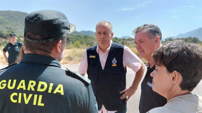 El Subdelegado Del Gobierno En Huesca, Carlos Campo, En El Puesto De Mando Avanzado Del Incendio Forestal De Las Peñas De Riglos.