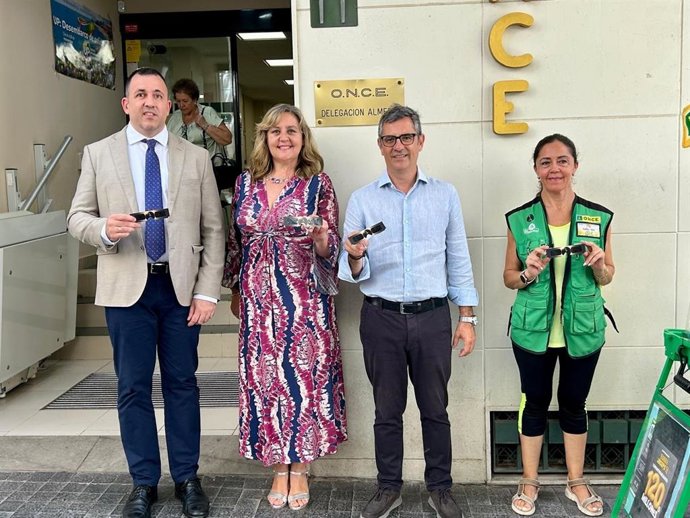 El ministro de la Presidencia, Justicia y Relaciones con las Cortes, Félix Bolaños, visita la sede de la ONCE en Almería.