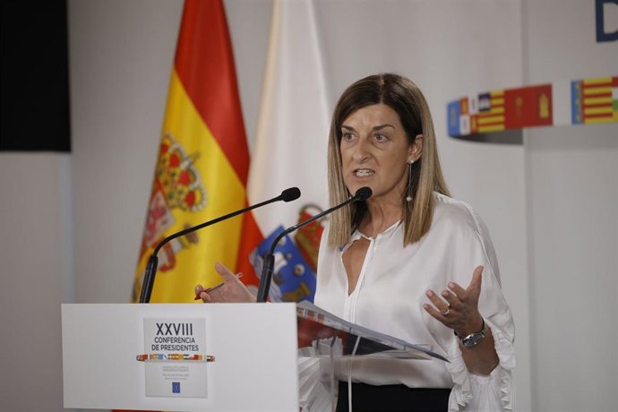 Archivo - Imagen de archivo de la presidenta del Gobierno de Cantabria, María José Sáenz de Buruaga.-ARCHIVO