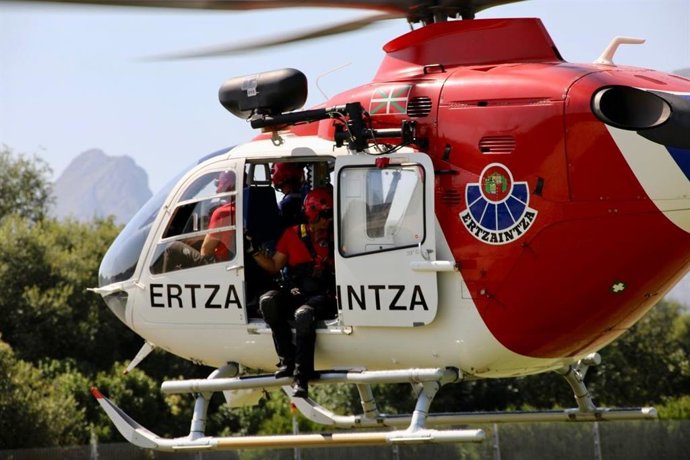 Archivo - Helicópero de rescate de la Ertzaintza