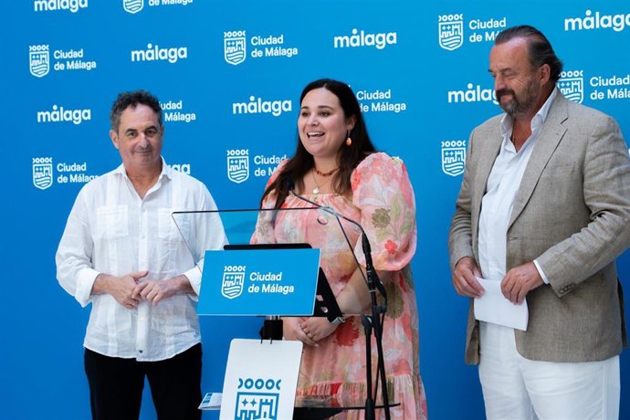 Os concejales delegados de Juventud y Derechos Sociales, Mercedes Martín y Francisco Cantos, respectivamente, junto al director ejecutivo de Espirituosos España, Bosco Torremocha