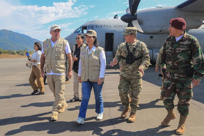 Perú.- Presidenta Keiko Fujimori recibe a peruanos repatriados por el terremoto en Venezuela