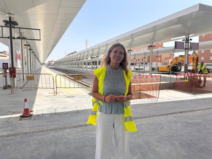 La diputada nacional del PP de Almería Ana Martínez Labella, en las obras de la nueva estación intermodal de Almería.