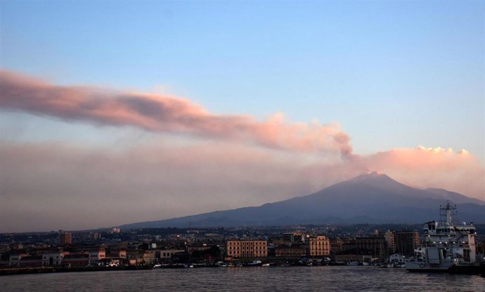 July 11, 2024, Catania: Mount Etna erupting, viewed from the port of Catania, with a long plume of ash that not only rained down on the city but also caused the suspension of all flights arriving at and departing from Catania Airport, 11 August 2026.  