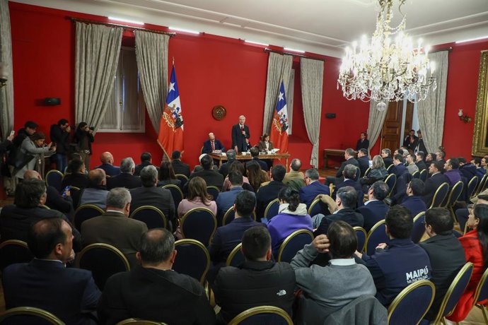 Santiago 11 de agosto 2026.  El Presidente de la Republica, Jose Antonio Kast, se reune con alcaldes de las regiones de Valparaiso, O Higgins y Metropolitana, para abordar la agenda de seguridad.  Dragomir Yankovic/Aton Chile