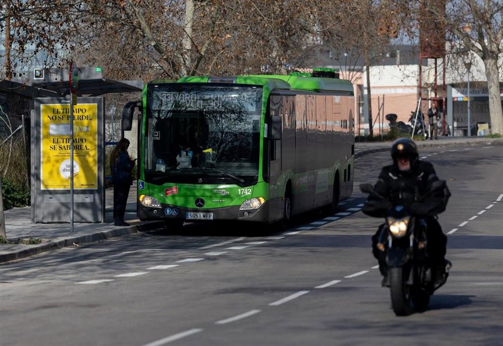 Archivo - Un autobús en la estación de Méndez Álvaro, a 17 de febrero de 2025, en Madrid (España).