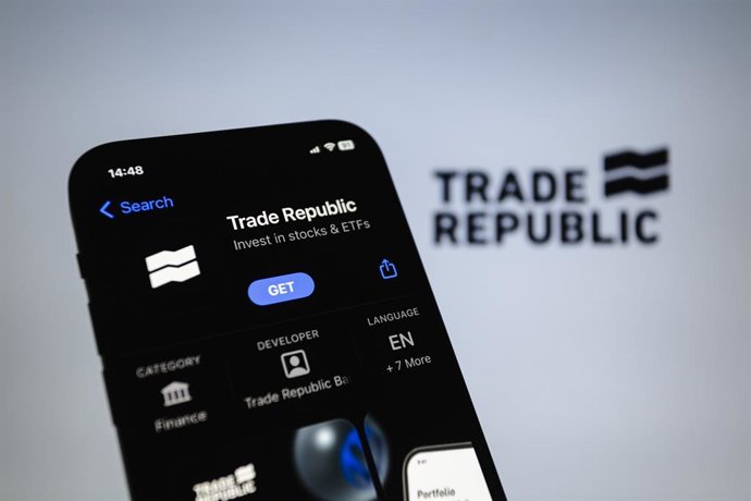 Archivo - January 4, 2023, Asuncion, Paraguay: App of Trade Republic, a trading platform