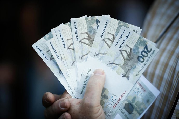 Archivo - Billetes de 200 reales brasileños.