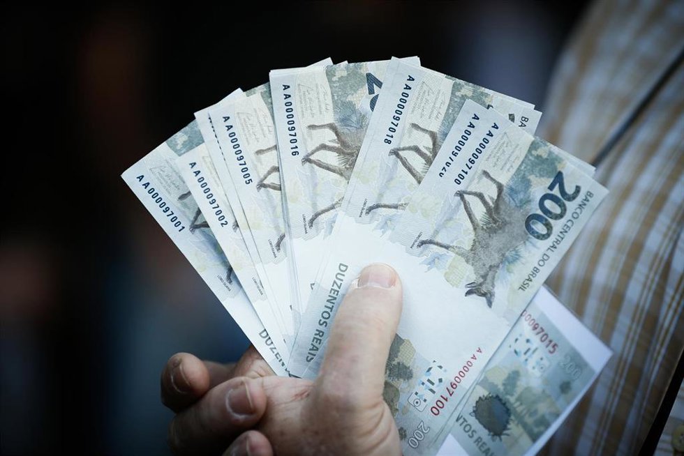 Archivo - Billetes de 200 reales brasileños.