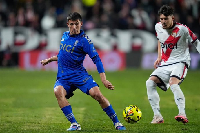 Archivo - Thiago Fernández, durante un partido con el Real Oviedo.