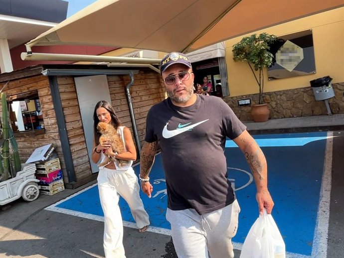 Archivo - Kiko Rivera y Lola García saliendo de una cafetería