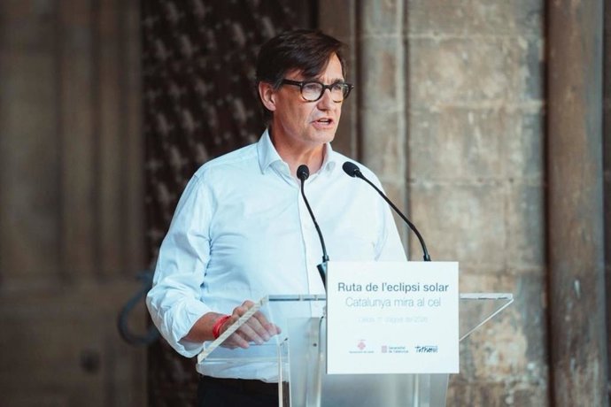 El presidente de la Generalitat, Salvador Illa, durante un acto por el eclipse solar en Lleida este martes