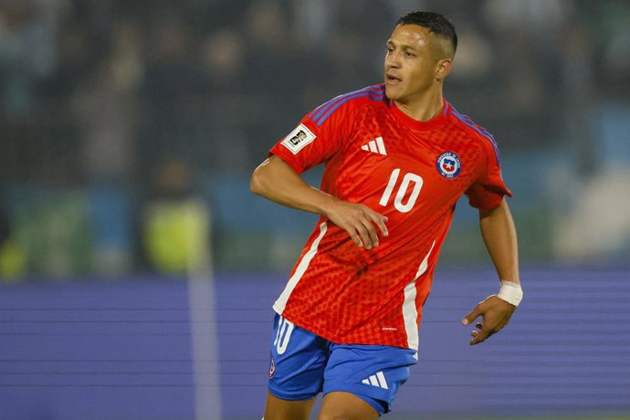 Archivo - Chile.- "Qué sueño sería que Alexis llegara a jugar a la U, sería maravilloso"