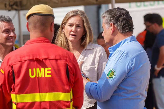 La vicepresidenta del Gobierno y ministra para la Transición Ecológica y el Reto Demográfico, Sara Aagesen, visita el incendio de Niebla (Huelva). A 9 de agosto de 2026 en Niebla, Huelva (Andalucía, España).