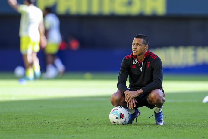 Archivo - Alexis Sanchez of Sevilla FC looks on during the Spanish league, LaLiga EA Sports, football match played between Villarreal CF and Sevilla FC at La Ceramica stadium on May 13, 2026, in Villarreal, Spain.
