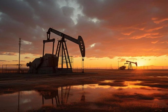 Archivo - Extracción de petróleo en la costa norte del Perú.
