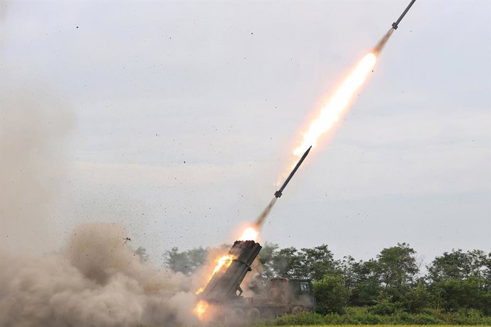 Archivo - Arquivo - FOTO DE DIVULGAÇÃO - 27 de agosto de 2024, Coreia do Norte, ---: Uma foto divulgada pela agência oficial de notícias da Coreia do Norte, a Agência Central de Notícias da Coreia (KCNA), em 28 de agosto de 2024, mostra um teste de lançam